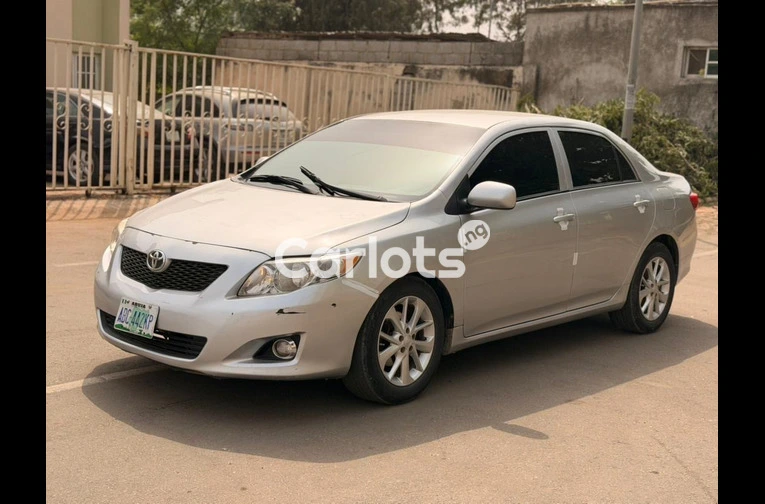 TOYOTA COROLLA 2010