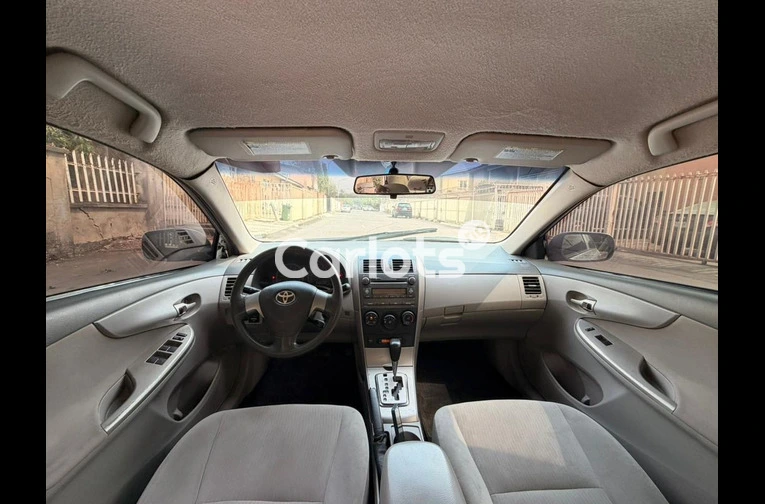 TOYOTA COROLLA 2010 - 2/7