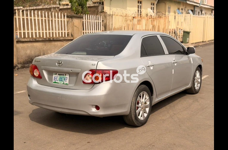 TOYOTA COROLLA 2010 - 7/7
