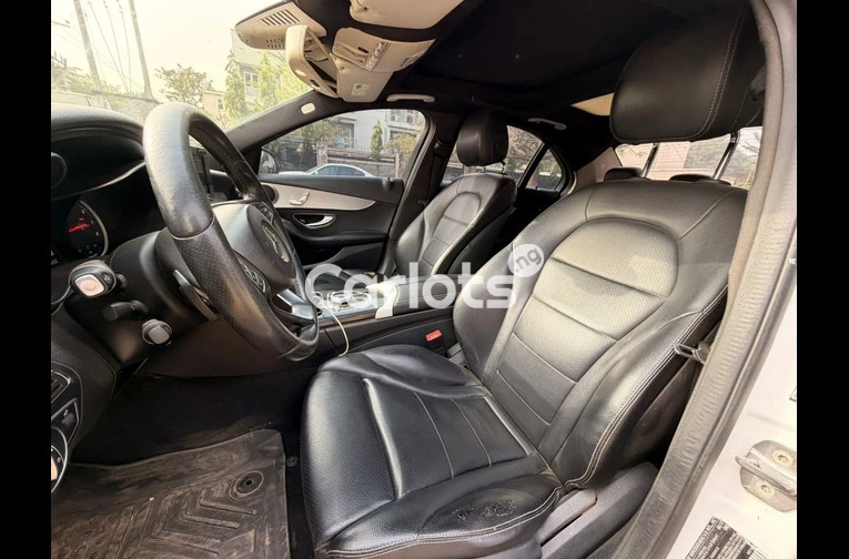2017 Mercedes Benz C300 - 4/7