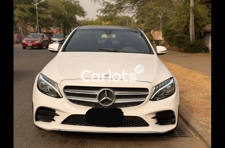 2017 MERCEDES BENZ C300 FULL OPTION - 1/7