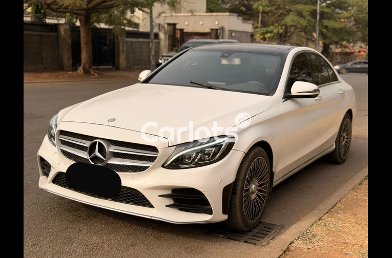 2017 MERCEDES BENZ C300 FULL OPTION - 2/7