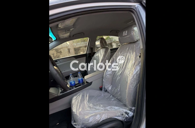 HYUNDAI SONATA 2015 - 4/6