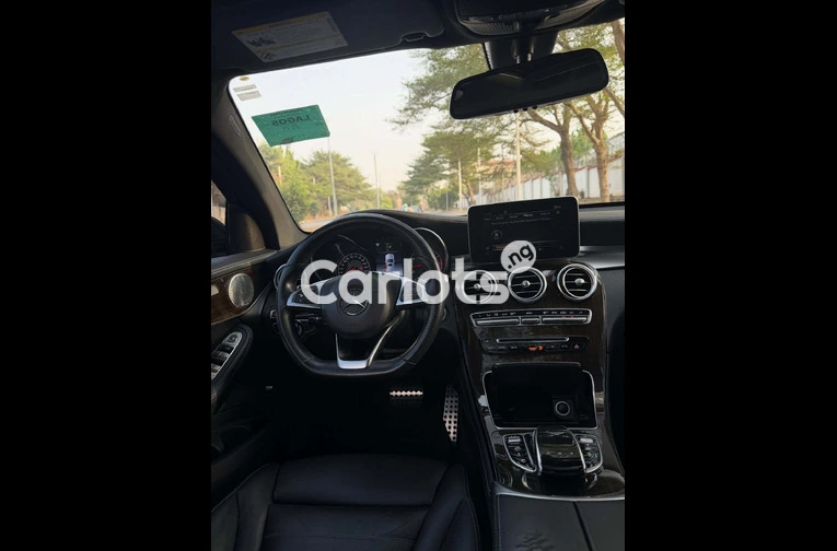 Clean 2019 MERCEDES-BENZ GLC43 AMG - 3/7