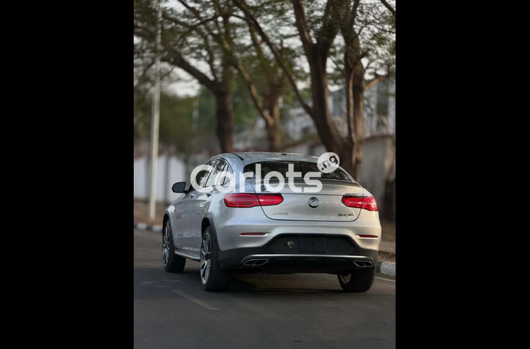 Clean 2019 MERCEDES-BENZ GLC43 AMG - 6/7