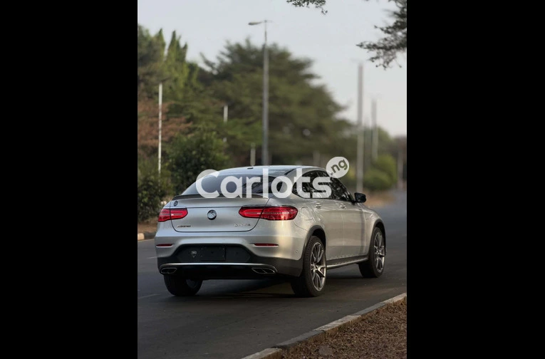 Clean 2019 MERCEDES-BENZ GLC43 AMG - 7/7