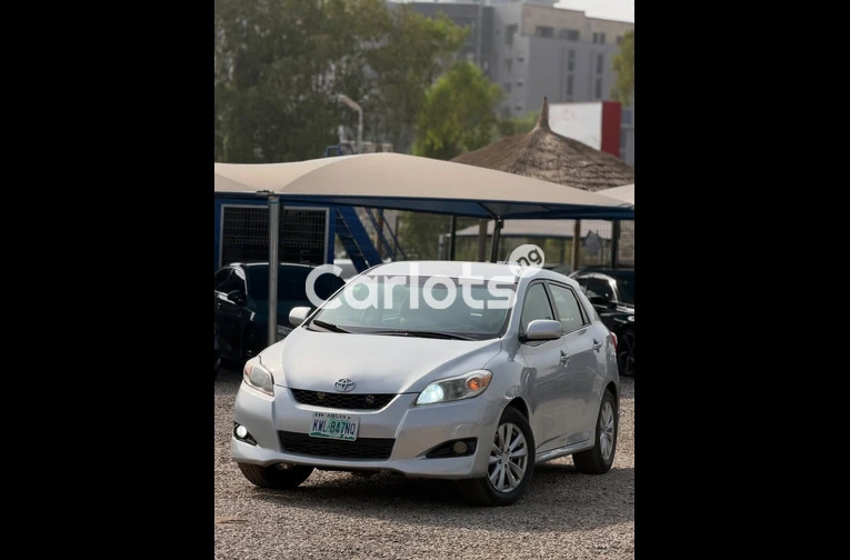 CLEAN 2009 TOYOTA MATRIX - 1/7