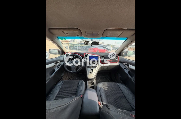 CLEAN 2009 TOYOTA MATRIX - 2/7