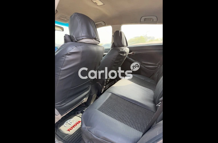 CLEAN 2009 TOYOTA MATRIX - 6/7