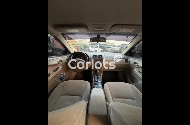 Clean 2009 Toyota Corolla - 2/7