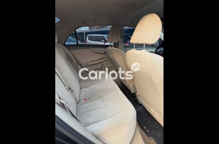 Clean 2009 Toyota Corolla - 4/7