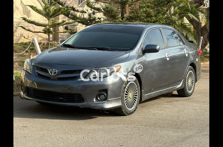 NIGERIAN USED TOYOTA COROLLA S 2012 MODEL - 2/6