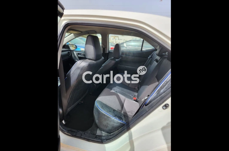 2017 TOYOTA COROLLA S E - 5/7