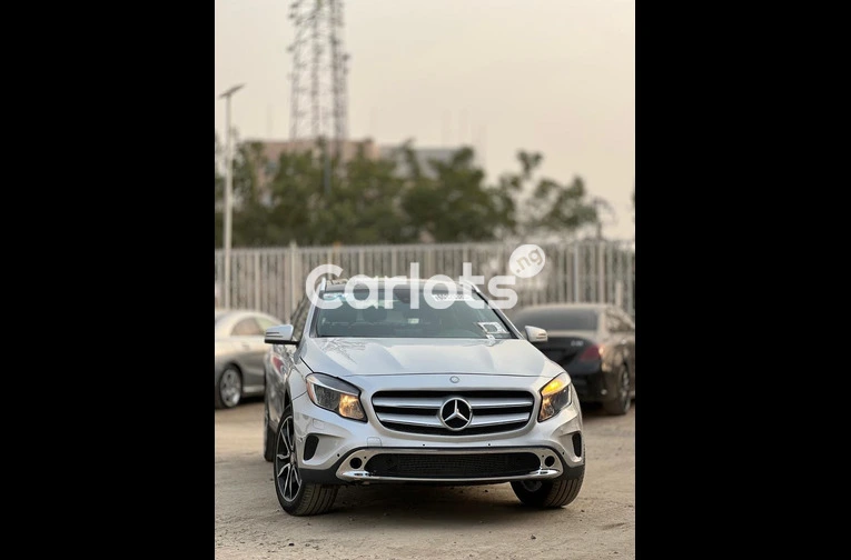 2016 MERCEDES GLA250