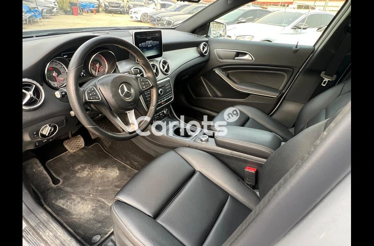2016 MERCEDES GLA250 - 2/7