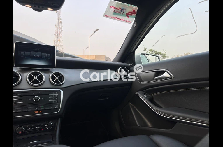 2016 MERCEDES GLA250 - 4/7