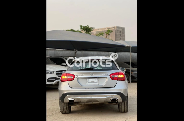 2016 MERCEDES GLA250 - 7/7