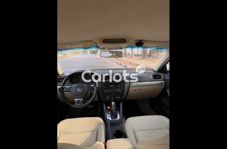 Foreign Used Volkswagen Jetta SE - 6/7