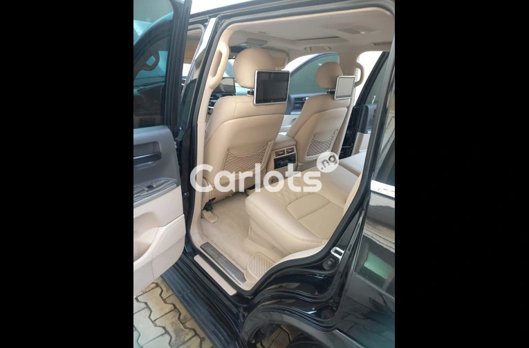 BELGIUM GRADE 2014 FULLY UPGRADED TO 2023 TOYOTA LANDCRUISER TWIN-TUREG - 3/7