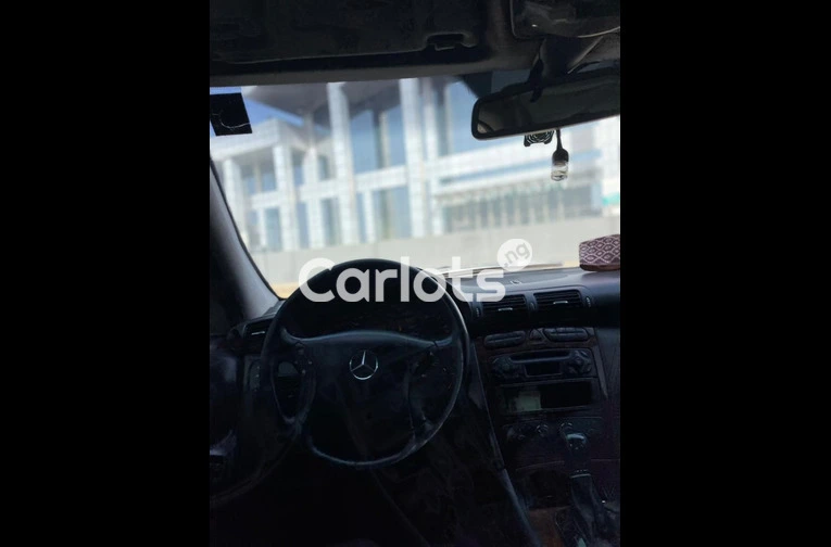 2007 Mercedes Benz C240 - 2/6