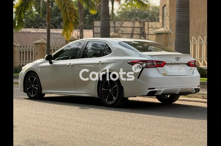 EXTREMELY CLEAN FOREIGN USED 2018 TOYOTA CAMRY MODEL