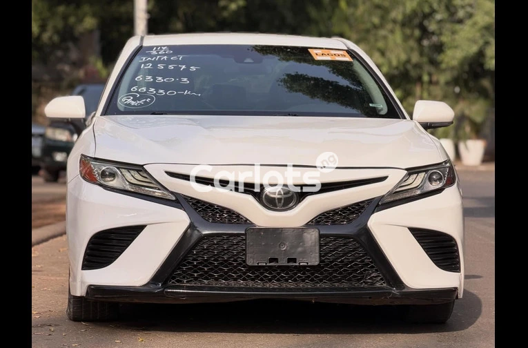 EXTREMELY CLEAN FOREIGN USED 2018 TOYOTA CAMRY MODEL - 5/7