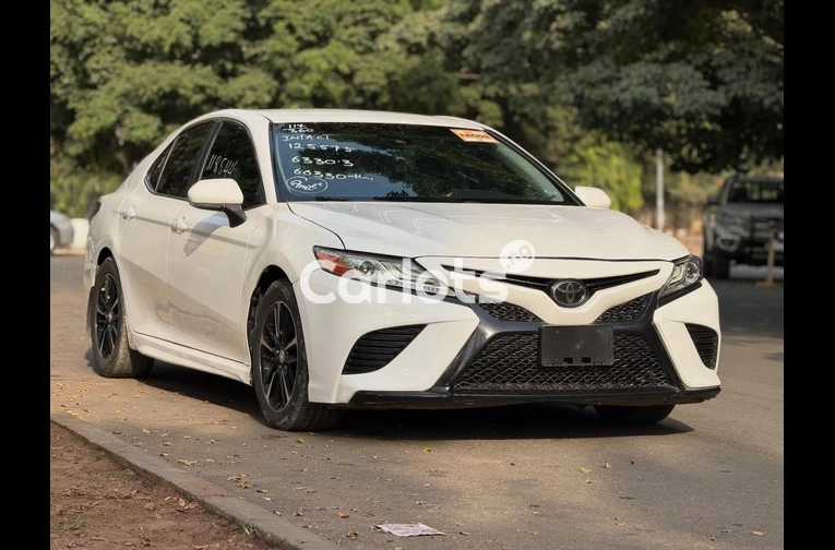 EXTREMELY CLEAN FOREIGN USED 2018 TOYOTA CAMRY MODEL - 7/7