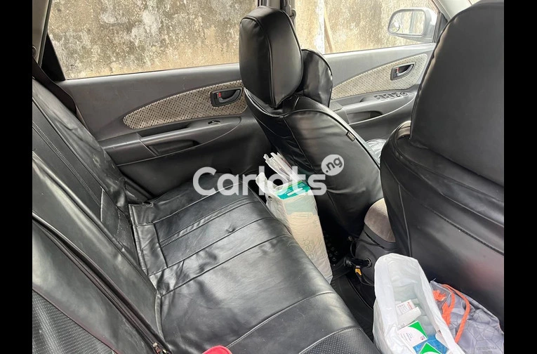 Very Neatly used Hyundai Tucson 2007 - 2/7