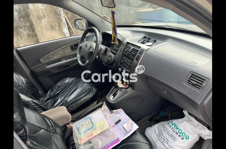 Very Neatly used Hyundai Tucson 2007 - 6/7