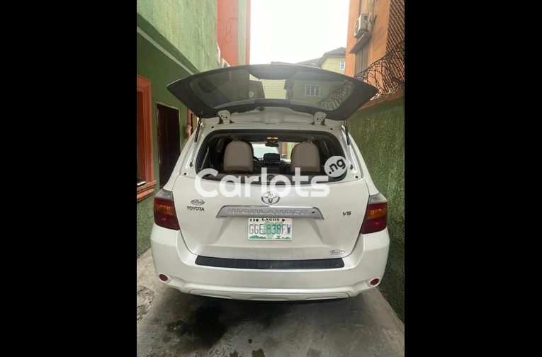 SUPER CLEAN 2010 TOYOTA HIGHLANDER LIMITED - 5/7