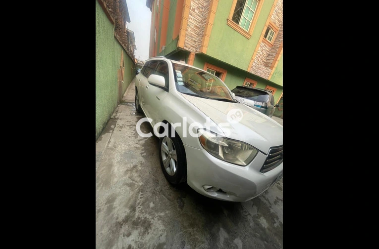 SUPER CLEAN 2010 TOYOTA HIGHLANDER LIMITED - 6/7