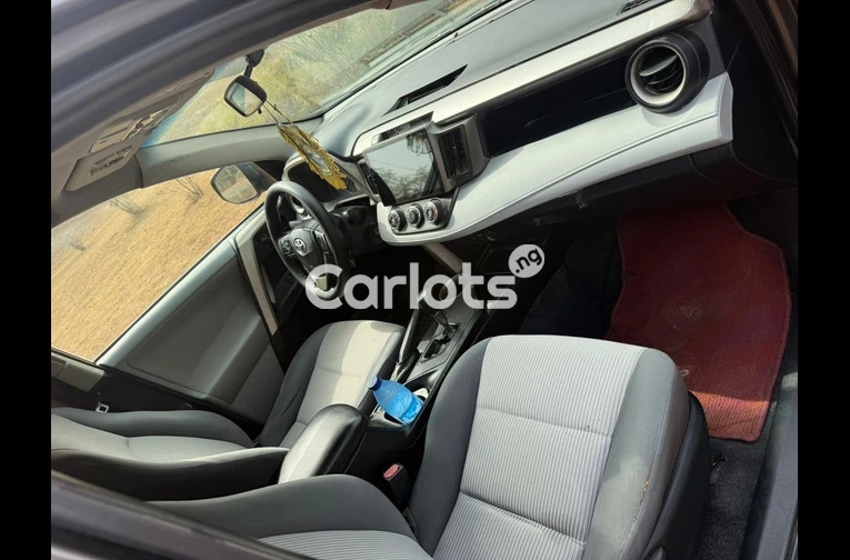 Toyota RAV-4 2014 Model - 3/5