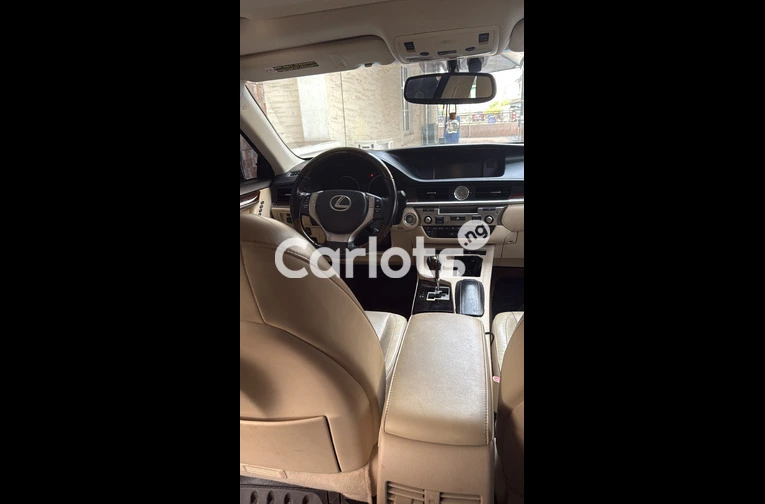 Clean Nigeria used Lexus ES 350 2015 - 2/7