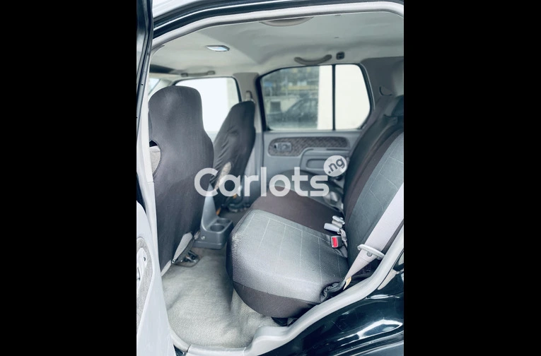 2005 Nissan Xterra Nigerian Used (Registered) – Solid SUV - 6/7