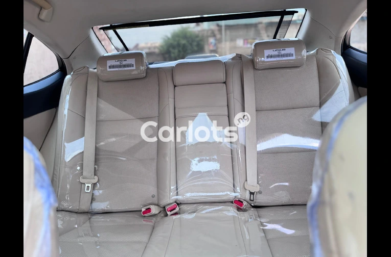 Lexus ES350 2014 Full Option - 5/6