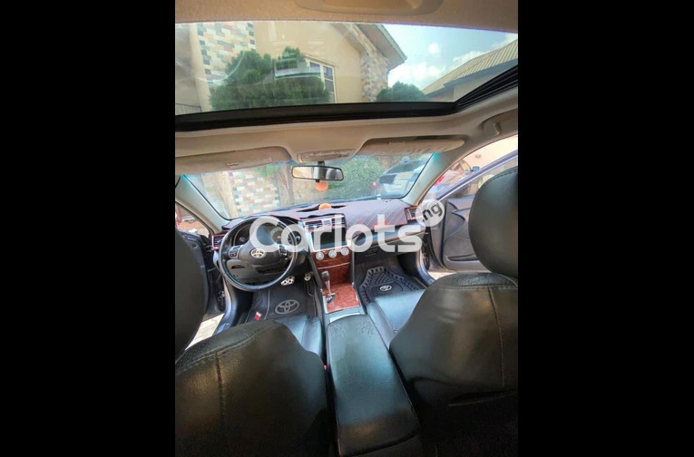 Toyota Camry 2010 Sport - 2/7