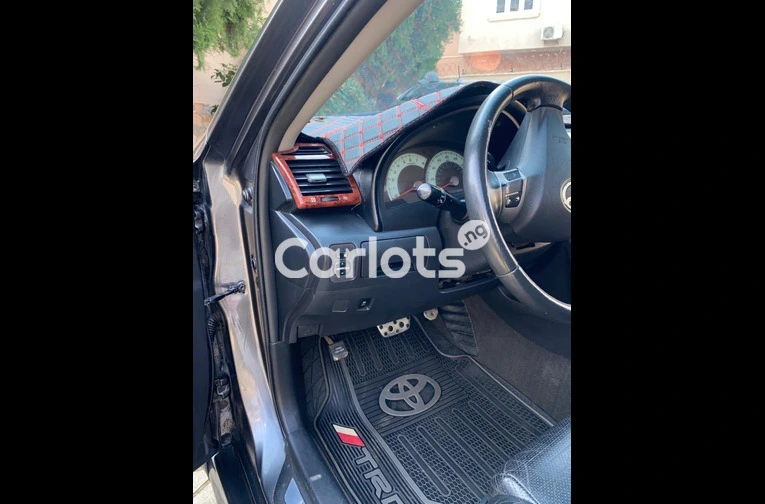 Toyota Camry 2010 Sport - 3/7