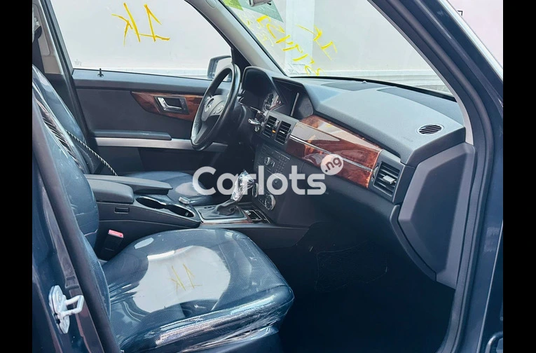 Mercedes Benz GLK350 2010 model - 2/7