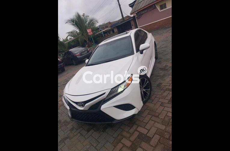 Toyota Camry 2018 Sport - 1/7