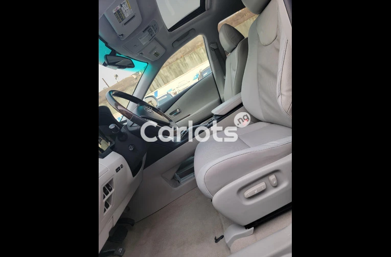 Lexus RX350 2011 Full Option - 3/7