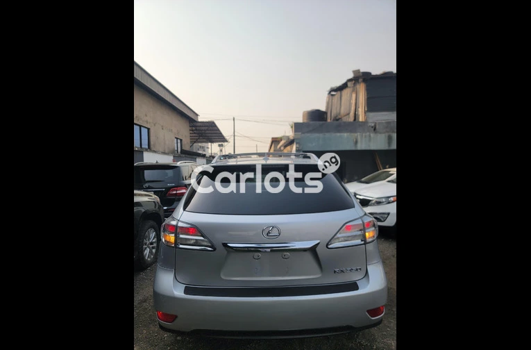 Lexus RX350 2011 Full Option - 6/7