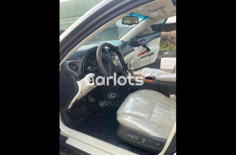 Lexus IS250 2011 Full Option - 4/7