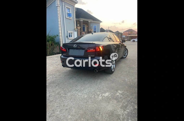 Lexus IS250 2011 Full Option - 6/7