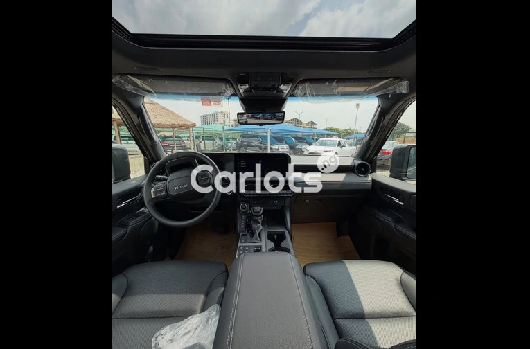 Brand New 2025 Toyota Land Cruiser Prado - 2/6