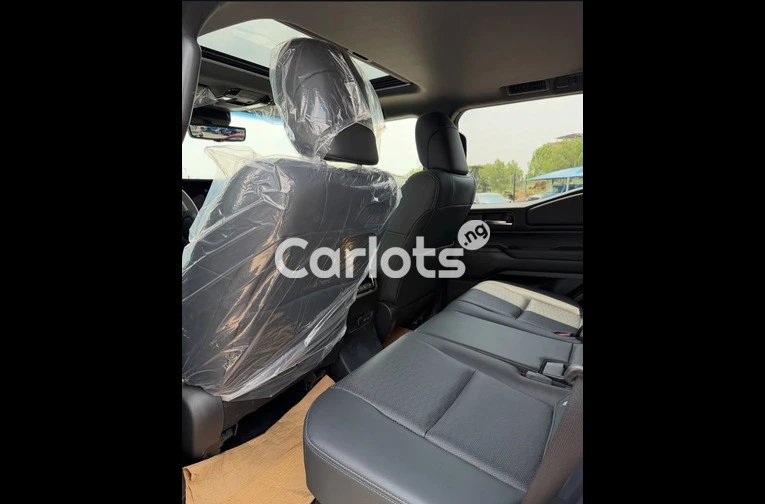 Brand New 2025 Toyota Land Cruiser Prado - 4/6