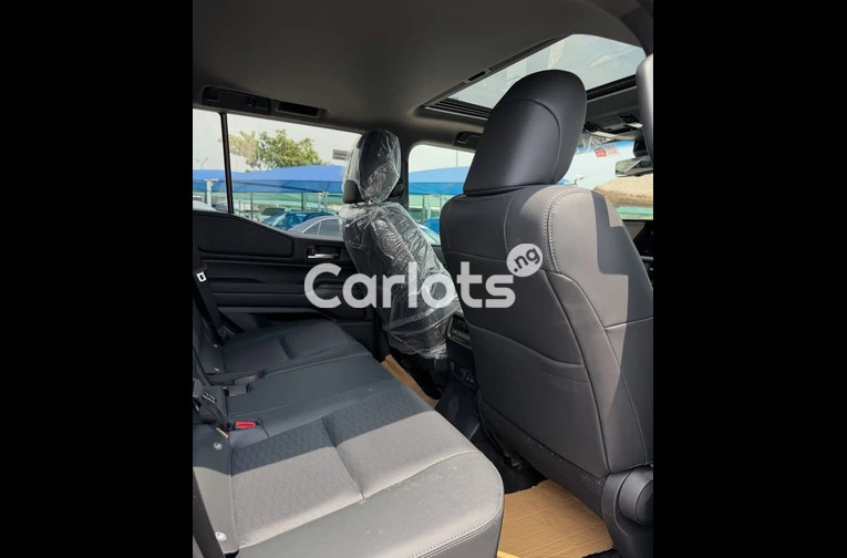 Brand New 2025 Toyota Land Cruiser Prado - 5/6