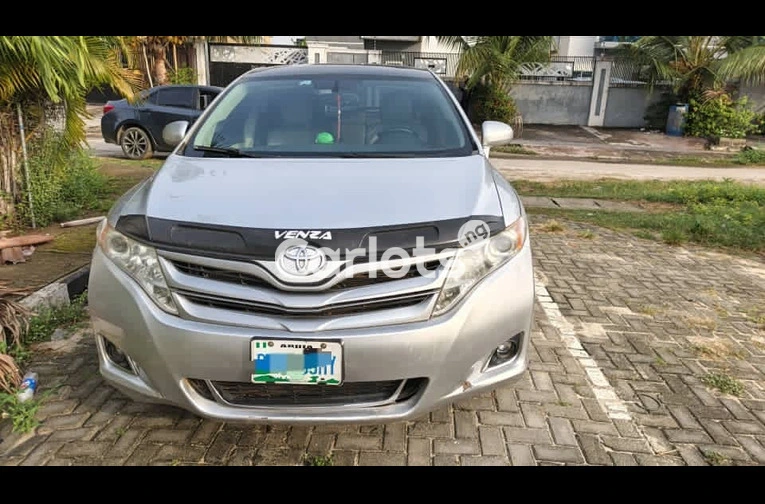 CLEAN REGISTERED 2012 TOYOTA VENZA FULL OPTION - 1/7