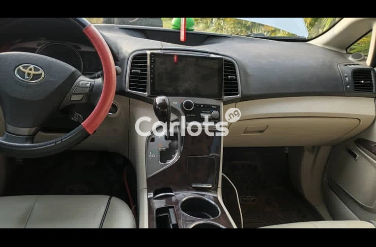 CLEAN REGISTERED 2012 TOYOTA VENZA FULL OPTION - 3/7