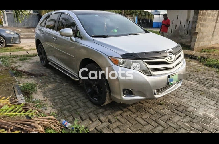 CLEAN REGISTERED 2012 TOYOTA VENZA FULL OPTION - 5/7
