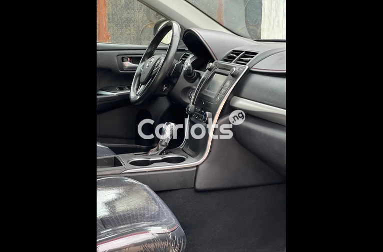 2015 Toyota Camry Sports - 2/7
